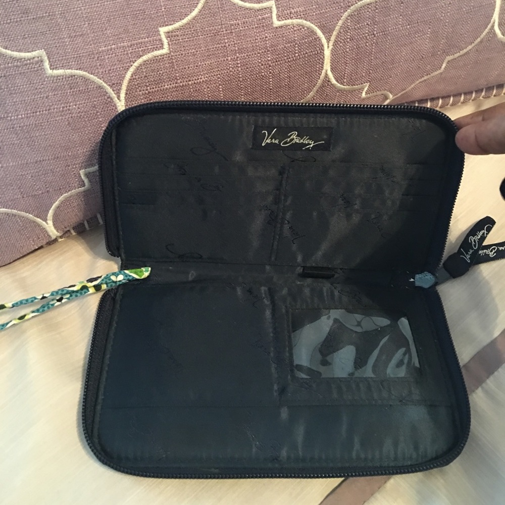 Vera Bradley - Picture 4 of 5